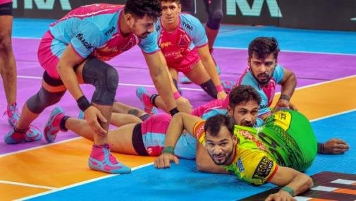 how many players are there in kabaddi